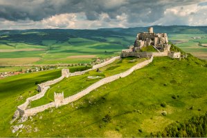 Spišský hrad – Tomas Hulik ARTpoint / Shutterstock