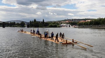 Plavba vorů na Vltavě, vzpomínková akce (31.7.2013) – Profimedia.CZ