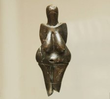 Věstonická venuše, foto z výstavy – fair use