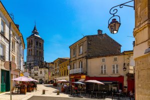 Cognac – BearFotos / Shutterstock