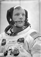 Neil Armstrong při testech skafandru (1969) – NASA