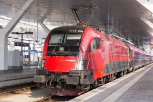 Elektrická lokomotiva 1116.156, Salzburg (8.3.2018) – Marcel van den Bos / Shutterstock