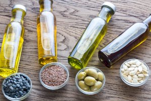 Rostlinné oleje – Alexander Prokopenko / Shutterstock