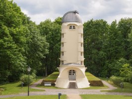 Věž Alberta Einsteina, astrofyzikální observatoř pro zkoumání teorie relativity, navržená architektem Erichem Mendelsohnem v roce 1917 (10.5.2014) – Claudio Divizia / Shutterstock
