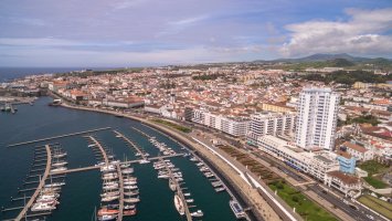 Ponta Delgada – Vitaly Fedotov / Shutterstock