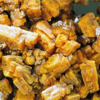 Wulfenit – Nuntiya / Shutterstock