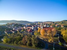 Dobromierz – Air Vision / Shutterstock