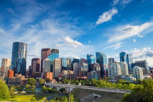 Calgary – Alix Kreil / Shutterstock