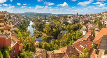 Veliko Tărnovo – Sergii Figurnyi / Shutterstock