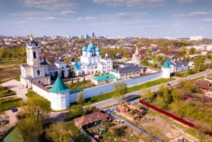 Serpuchov – BearFotos / Shutterstock