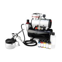Airbrush, kompresor s fixírkou a barvami – stockphoto-graf / Shutterstock