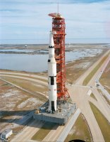 Nosná raketa Saturn V mise Apollo 14 je přepravována ke startovní rampě na mysu Canaveral – NASA
