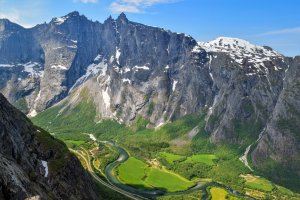 Trollí stěna (1.6.2019) – Venchelana / Shutterstock