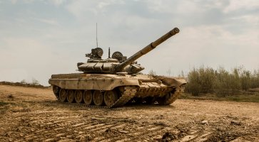 Bojový tank s aktivní balistickou ochranou – Alexey Soloukhin / Shutterstock