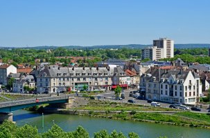 Pontoise – Pack-Shot / Shutterstock