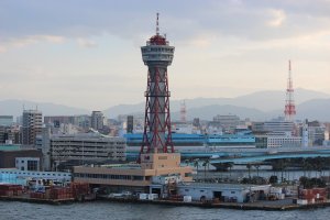 Hakata – Zhao Zheming / Shutterstock