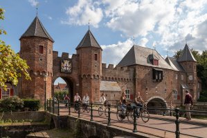 Amersfoort, středověká brána Koppelpoort – Jan van der Wolf / Shutterstock