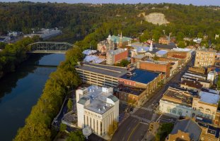 Frankfort, Kentucky – Real Window Creative / Shutterstock