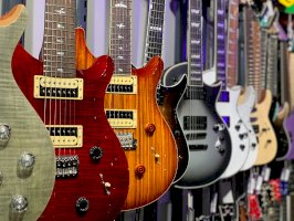 Nabídka elektrických kytar – Franki Chamaki / Unsplash