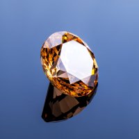 Fianit – MDV0572 / Shutterstock