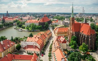 Wroclaw – Velishchuk Yevhen / Shutterstock