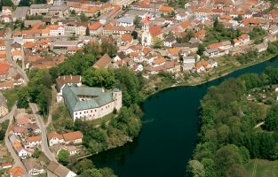 Žirovnice, zámek a město – Profimedia.CZ
