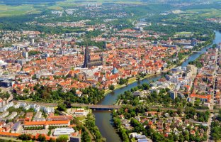 Ulm na severozápadním břehu Dunaje a Neu-Ulm na jihovýchodním břehu – Mirjam Claus / Shutterstock