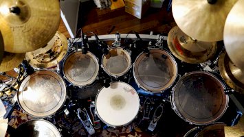 Souprava bicích nástrojů – Brad Stallcup / Unsplash