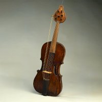 Lira da braccio – Musikinstrumenten-Museum, Staatliches Institut für Musikforschung (CC BY-NC-SA)