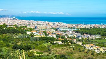 Pescara – marcociannarel / Shutterstock