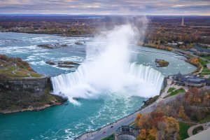Niagarské vodopády, letecký pohled – Aqnus Febriyant / Shutterstock