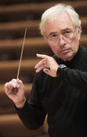 Dirigent Libor Pešek při zkoušce s Pardubickou komorní filharmonií, 17. září 2003 – Radek Kalhous / MAFRA / Profimedia.CZ