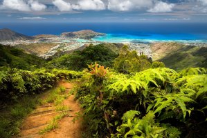 Oahu, Kuliouou Ridge – RugliG / Shutterstock