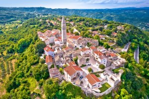 Pićan – xbrchx / Shutterstock