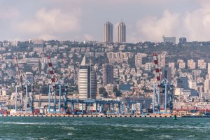 Haifa – Altosvic / Shutterstock