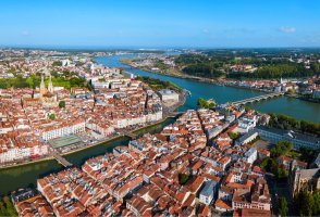 Bayonne – saiko3p / Shutterstock