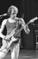 Mark Knopfler (Dire Straits) na koncertě, Paříž (14. 10. 1978) – Profimedia.CZ