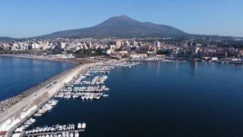 Torre Annunziata – Volodymyr Sobko / Shutterstock
