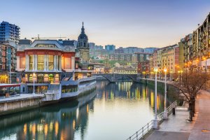 Bilbao – Jon Chica / Shutterstock
