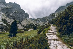 Turistická cesta ve Vysokých Tatrách – Tomáš Malík / Unsplash