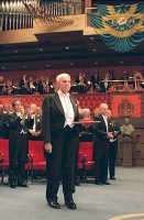 John C. Harsanyi s Nobelovou cenou za ekonomii (1994), Stockholm, 10. 12. 1994 – Profimedia.CZ