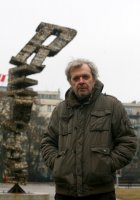 Jiří David před svou Klíčovou sochou, Moravské náměstí, Brno (16.2.2011) – Profimedia.CZ