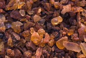 Myrha, pryskyřice myrhovníku pravého (Commiphora myrrha) – vainillaychile