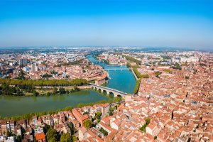 Toulouse – saiko3p / Shutterstock