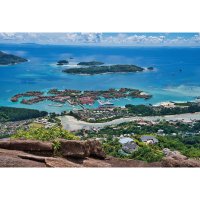 Mahé – Cocotier Tours / Shutterstock