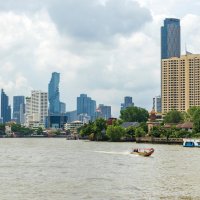 Menam v Bangkoku – RikkieBel / Shutterstock
