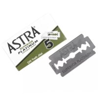 Žiletka, papírový obal a vybalená čepelka – volné dílo