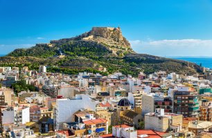 Alicante – Leonid Andronov / Shutterstock
