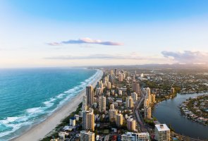 Gold Coast – zstock / Shutterstock
