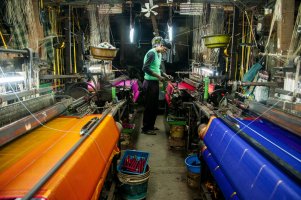 Tkalcovské stavy v dílně – CRS PHOTO / Shutterstock